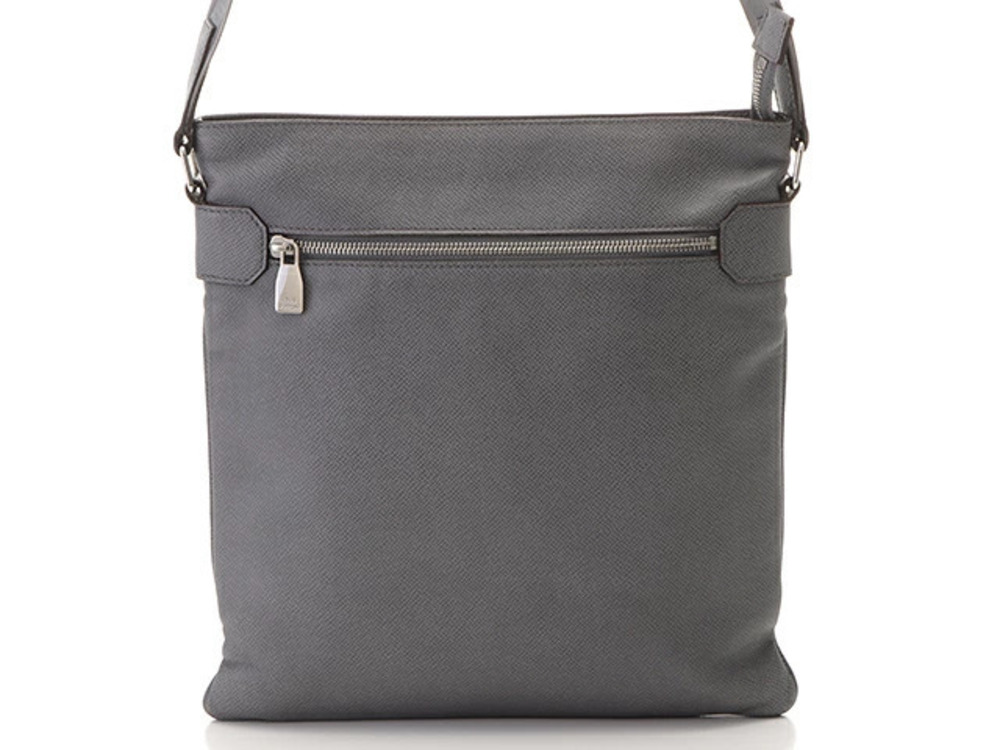 LOUIS VUITTON Taiga Sasha Glacier Leather Shoulder Bag